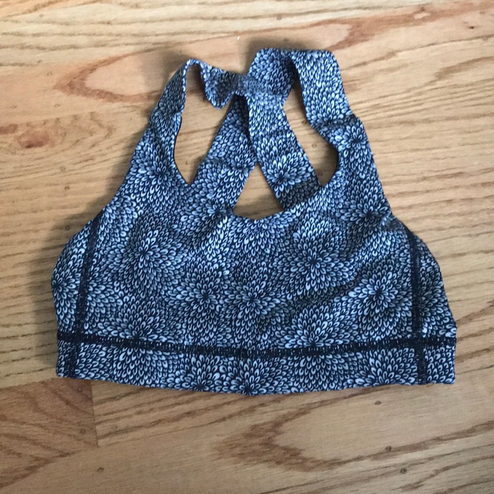 Lululemon sports bra